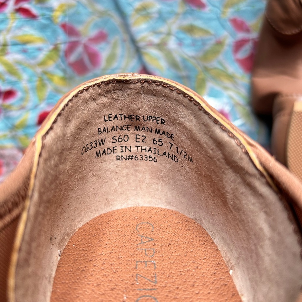 CafeNoir Tan Leather Flats